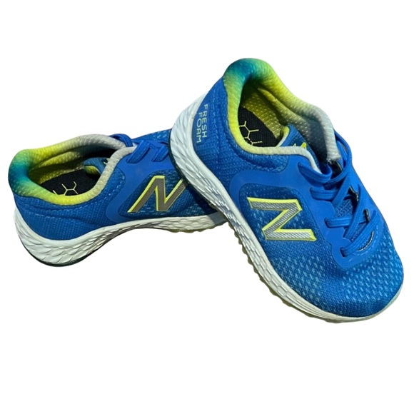 New balance boys sneakers in Vivid Cobalt/Sulphur Yellow size 6 - Picture 1 of 3